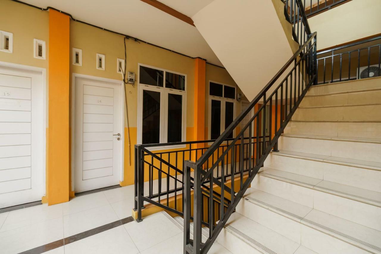 RedDoorz Syariah near RS Pirngadi Medan Hotel Bagian luar foto
