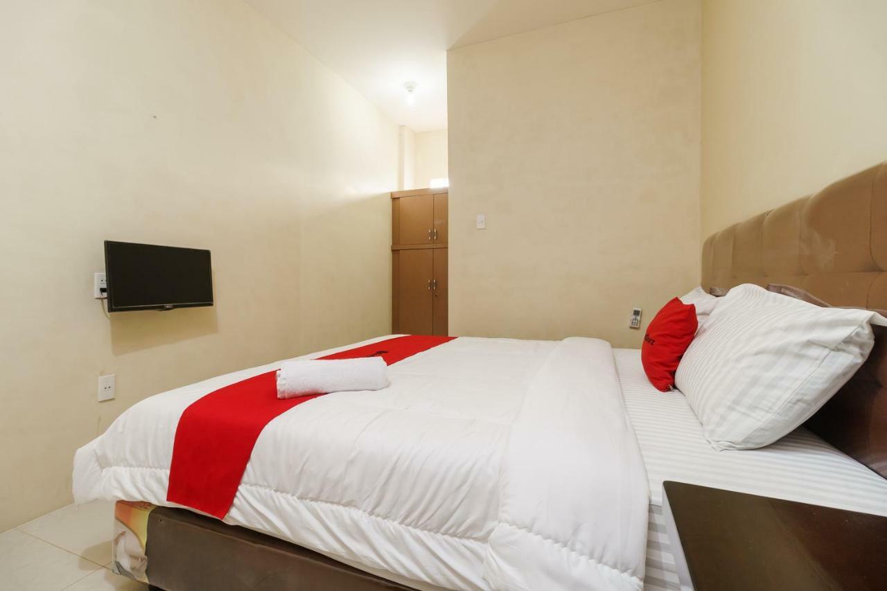 RedDoorz Syariah near RS Pirngadi Medan Hotel Bagian luar foto